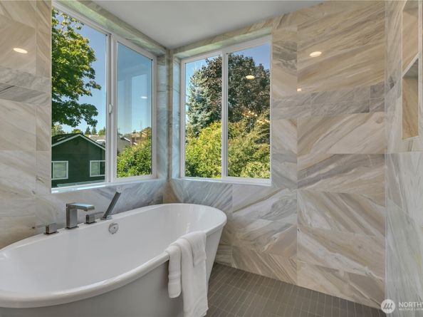 4019 4th Avenue NE B, Seattle WA 98105