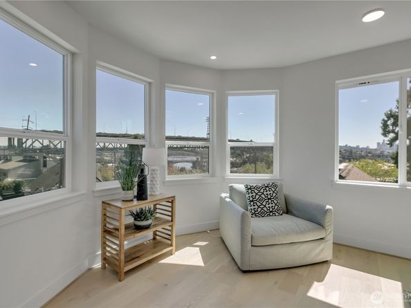4019 4th Avenue NE B, Seattle WA 98105