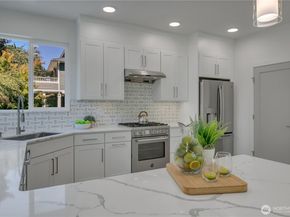 4019 4th Avenue NE B, Seattle WA 98105