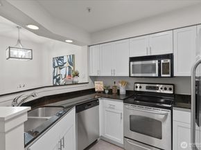 15300 112th Avenue NE A102, Bothell WA 98011