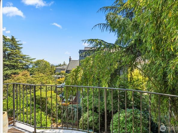 2051 Interlaken Place E, Seattle WA 98112
