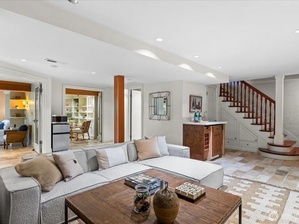 2051 Interlaken Place E, Seattle WA 98112