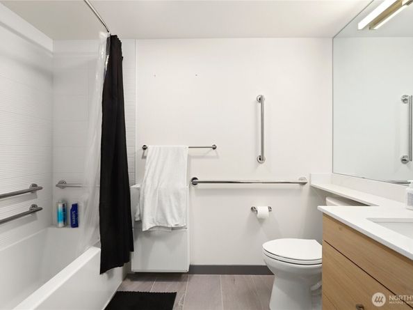 11903 NE 128th Street 204, Kirkland WA 98034