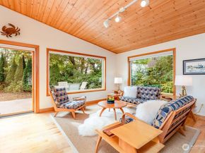 26 Sound Place, Hat Island WA 98206
