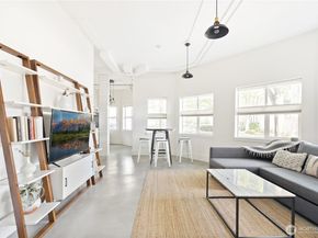 3929 Bridge Way N 101, Seattle WA 98103