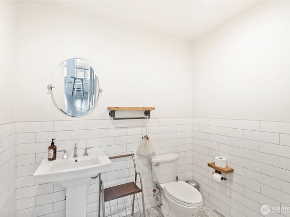 3929 Bridge Way N 101, Seattle WA 98103