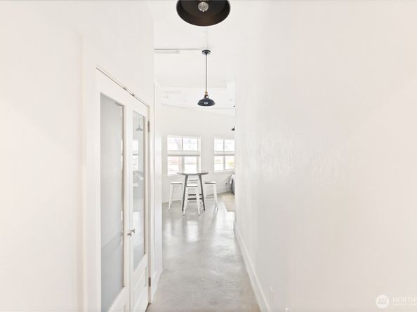 3929 Bridge Way N 101, Seattle WA 98103