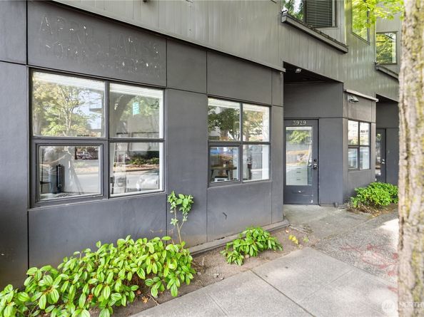3929 Bridge Way N 101, Seattle WA 98103