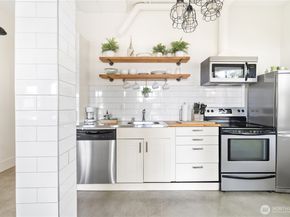 3929 Bridge Way N 101, Seattle WA 98103