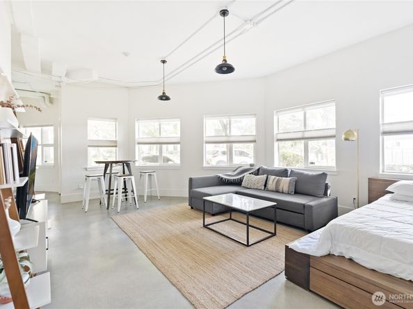 3929 Bridge Way N 101, Seattle WA 98103
