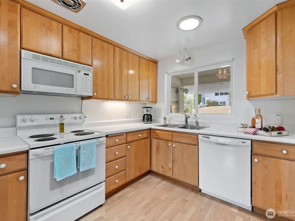 75 157th Avenue SE, Bellevue WA 98008