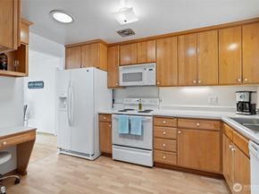 75 157th Avenue SE, Bellevue WA 98008