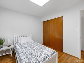 75 157th Avenue SE, Bellevue WA 98008