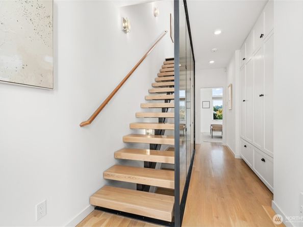 2357 Yale Avenue E B, Seattle WA 98102