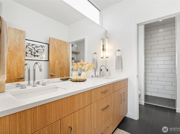 2357 Yale Avenue E B, Seattle WA 98102