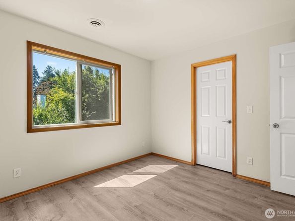 9926 SW 184th Way, Vashon WA 98070