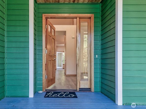 9926 SW 184th Way, Vashon WA 98070