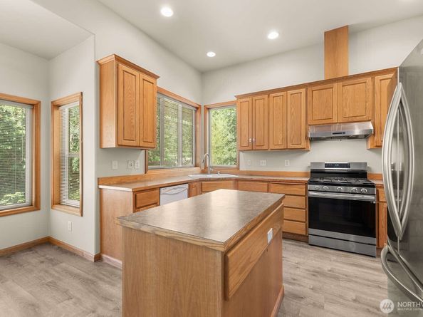 9926 SW 184th Way, Vashon WA 98070