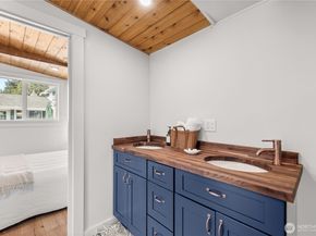 27830 Manzanita Beach Road SW, Vashon WA 98070