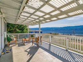 27830 Manzanita Beach Road SW, Vashon WA 98070