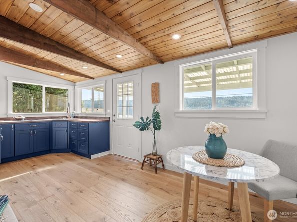 27830 Manzanita Beach Road SW, Vashon WA 98070