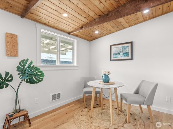 27830 Manzanita Beach Road SW, Vashon WA 98070