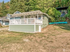 27830 Manzanita Beach Road SW, Vashon WA 98070