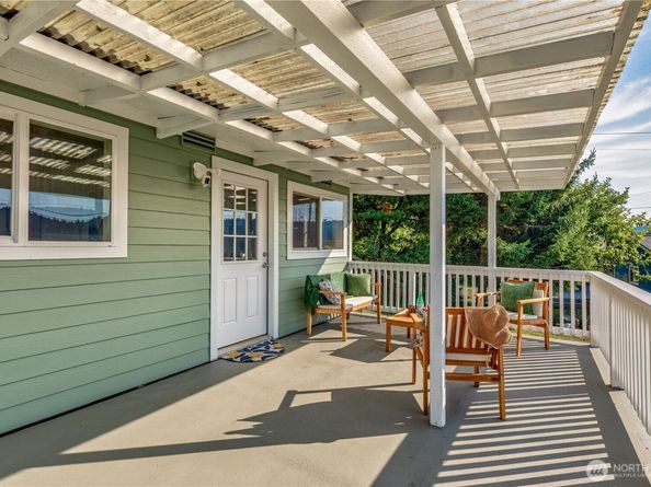 27830 Manzanita Beach Road SW, Vashon WA 98070
