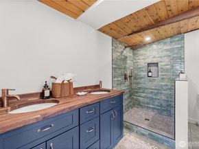 27830 Manzanita Beach Road SW, Vashon WA 98070