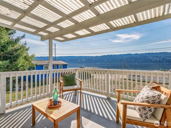27830 Manzanita Beach Road SW, Vashon WA 98070