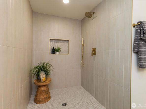 1604 NW 192nd Street, Shoreline WA 98177