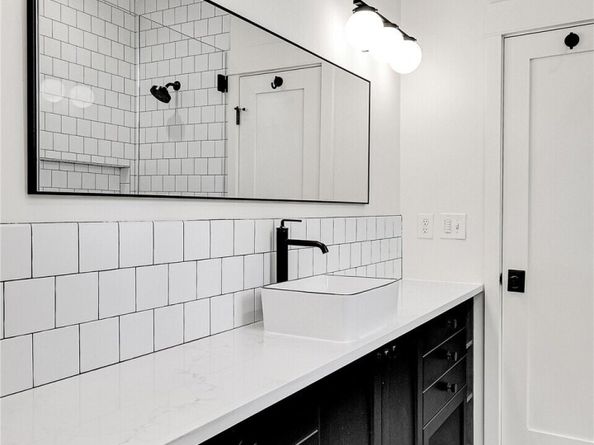1930 5th Avenue W, Seattle WA 98119