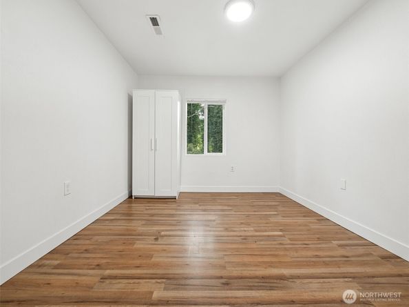 35603 Military Road S, Auburn WA 98001