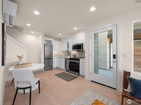 9215 B Densmore Avenue N, Seattle WA 98103