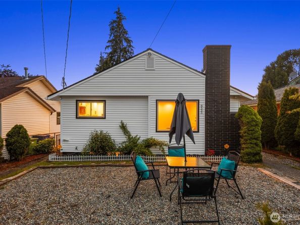 8535 16th Avenue NW, Seattle WA 98117