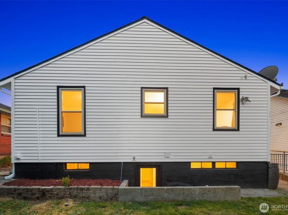 8535 16th Avenue NW, Seattle WA 98117
