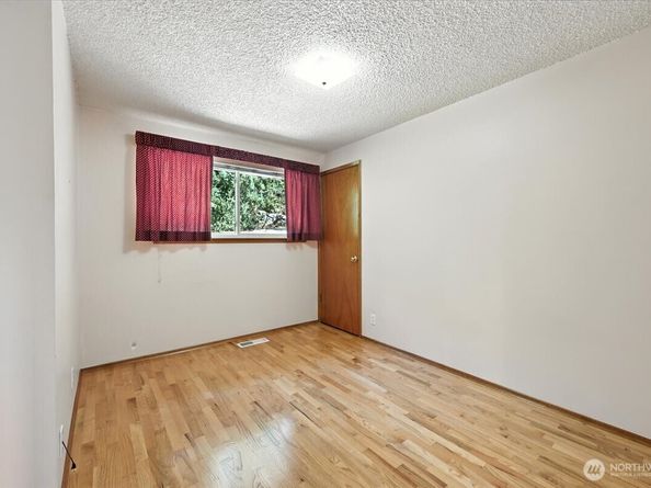 6501 233rd Place SW, Mountlake Terrace WA 98043