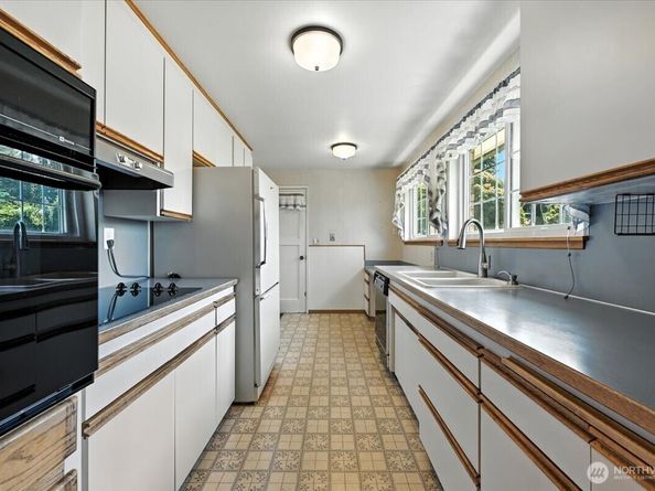 6501 233rd Place SW, Mountlake Terrace WA 98043