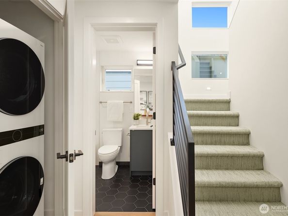 2009 Dexter Avenue N B, Seattle WA 98109