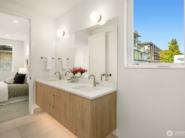 2009 Dexter Avenue N B, Seattle WA 98109