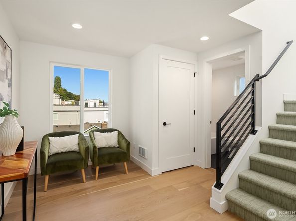 2009 Dexter Avenue N B, Seattle WA 98109