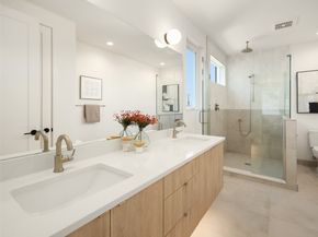 2009 Dexter Avenue N B, Seattle WA 98109