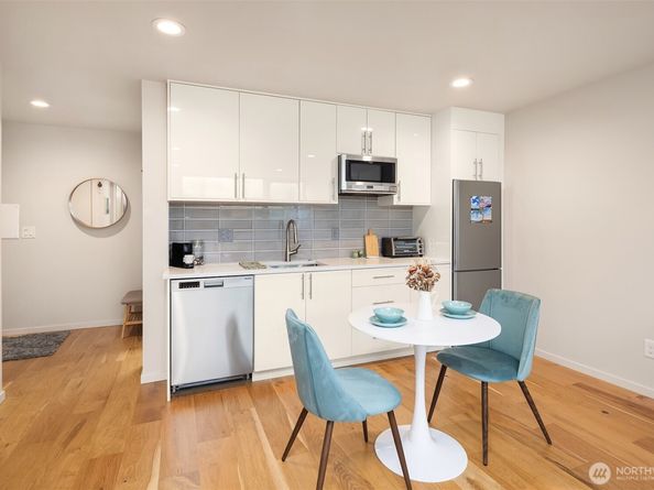 6221 20th Avenue NW, Seattle WA 98107