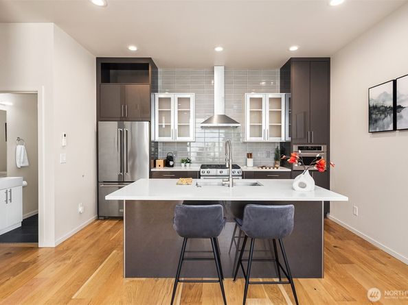 6221 20th Avenue NW, Seattle WA 98107