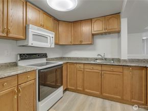 836 Hilltop Avenue, Kent WA 98031