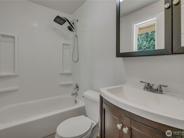 836 Hilltop Avenue, Kent WA 98031
