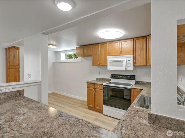 836 Hilltop Avenue, Kent WA 98031