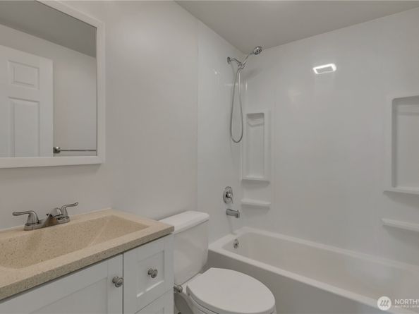 836 Hilltop Avenue, Kent WA 98031