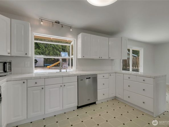 836 Hilltop Avenue, Kent WA 98031