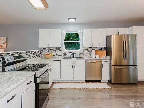29191 Scenic Drive NE, Poulsbo WA 98370